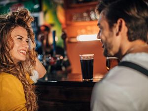 Kenapa Saat Mabuk Minuman Alkohol Orang Terlihat Lebih Menarik?