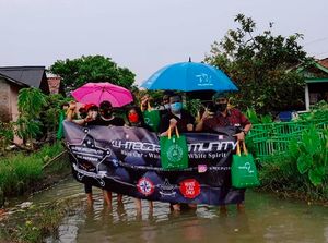 Pecinta mobil Putih Turun Tangan Tangani Banjir