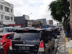 Imbas Banjir, Jalan Jatinegara Barat Arah Matraman Macet
