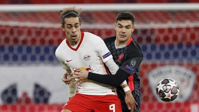 BUDAPEST, HUNGARY - FEBRUARY 16: (r-l) Ozan Kabak of Liverpool FC holds Yussuf Poulsen of RB Leipzig during the UEFA Champions League Round of 16 match between RB Leipzig and Liverpool FC at Puskas Arena on February 16, 2021 in Budapest, Hungary. (Photo by Laszlo Szirtesi/Getty Images)