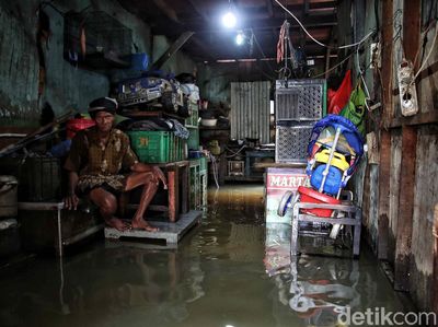 Banjir Rendam Permukiman di Kapuk Muara
