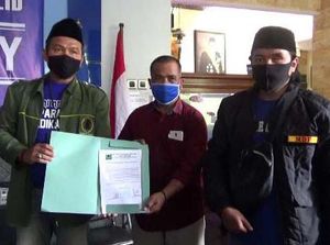 Barikade Gus Dur Malang Keberatan Elite PD Singgung Makam Gus Dur Dibiayai Negara Barikade Gus Dur Malang Keberatan Elite PD Singgung Makam Gus Dur Dibiayai Negara