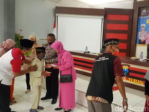 Polisi Tuban Donasikan Gaji dan Tunjangan untuk Anak Yatim di Akhir Jabatannya