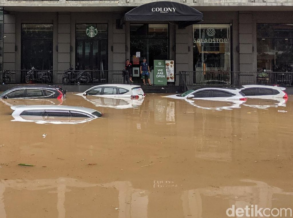 Menyelamatkan Mobil yang Terlanjur Kena Banjir Menyelamatkan Mobil yang Terlanjur Kena Banjir