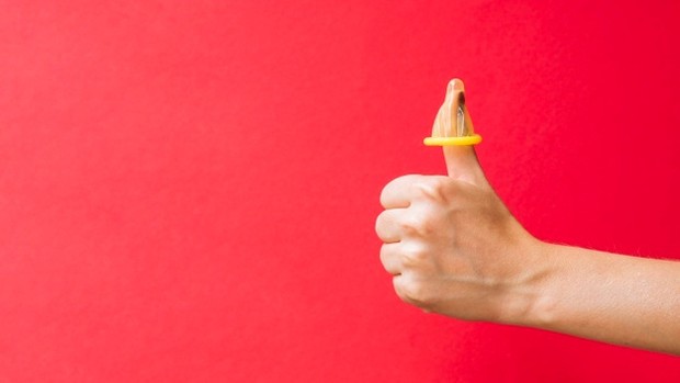 Pahami juga bahwa kondom tidak 100% efektif mencegah penyakit atau kehamilan. Namun, penggunaannya juga sangat efektif jika digunakan dengan benar.