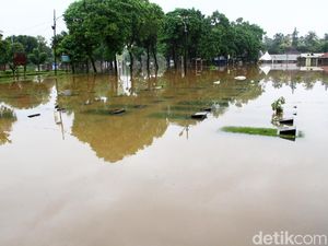 TPU Jeruk Purut Terendam Banjir
