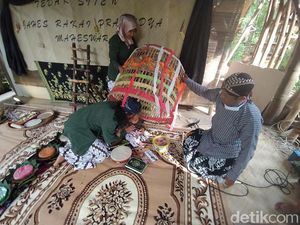 Melihat Tradisi Tedak Siten yang Sarat Makna Melihat Tradisi Tedak Siten yang Sarat Makna