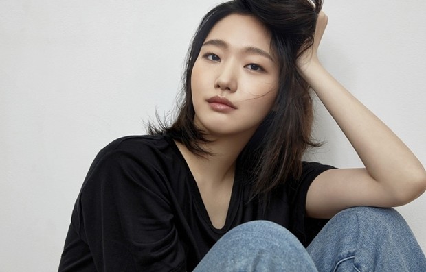 Aktris Kim Go Eun terpilih menjadi pemeran utama dalam drama Yumi's Cells yang diadaptasi dari webtoon dengan judul yang sama.