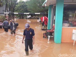 Perumahan di Jatiasih Bekasi Masih Terendam Banjir 2 Meter