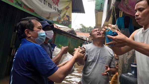 Berbagi untuk Korban Banjir Jakarta