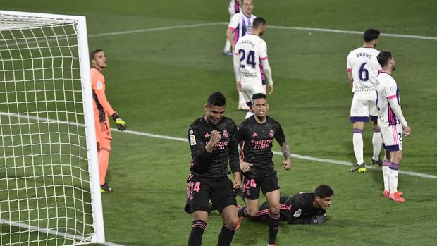 Real Madrid's Casemiro celebrates after scoring his side's opening goal during the Spanish La Liga soccer match between Valladolid and Real Madrid at the Jose Zorrila stadium in Valladolid, Spain, Saturday, Feb. 20, 2021. (AP Photo/Alvaro Barrientos)