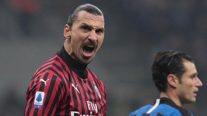 MILAN, ITALY - FEBRUARY 09:  Zlatan Ibrahimovic of AC Milan celebrates during the Serie A match between FC Internazionale and AC Milan at Stadio Giuseppe Meazza on February 9, 2020 in Milan, Italy.  (Photo by Emilio Andreoli/Getty Images)
