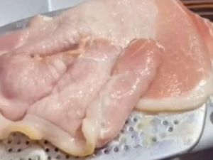 Iseng Masak Daging Pakai Setrika Buat Sarapan, Hasilnya Bikin Ngakak