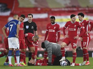 Jordan Henderson Cedera, Krisis Bek Liverpool Makin Parah Jordan Henderson Cedera, Krisis Bek Liverpool Makin Parah