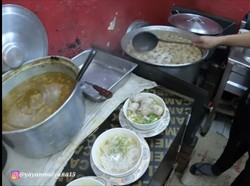Jualan Bakso di Arab, Kedai Ini Setiap Hari Diserbu Pembeli Wanita