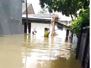 Cerita Warga Cipondoh Rumahnya Kebanjiran: Lemari Roboh