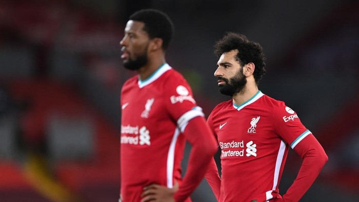 LIVERPOOL, ENGLAND - FEBRUARY 20: Georginio Wijnaldum of Liverpool and Mohamed Salah of Liverpool look dejected after conceding a second goal during the Premier League match between Liverpool and Everton at Anfield on February 20, 2021 in Liverpool, England. Sporting stadiums around the UK remain under strict restrictions due to the Coronavirus Pandemic as Government social distancing laws prohibit fans inside venues resulting in games being played behind closed doors. (Photo by Laurence Griffiths/Getty Images)