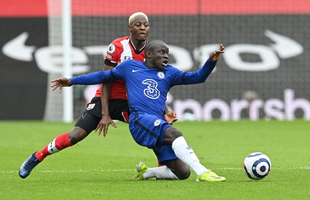 SOUTHAMPTON, ENGLAND - FEBRUARY 20: N'Golo Kante of Chelsea is challenged by Moussa Djenepo of Southampton during the Premier League match between Southampton and Chelsea at St Mary's Stadium on February 20, 2021 in Southampton, England. Sporting stadiums around the UK remain under strict restrictions due to the Coronavirus Pandemic as Government social distancing laws prohibit fans inside venues resulting in games being played behind closed doors. (Photo by Neil Hall - Pool/Getty Images)