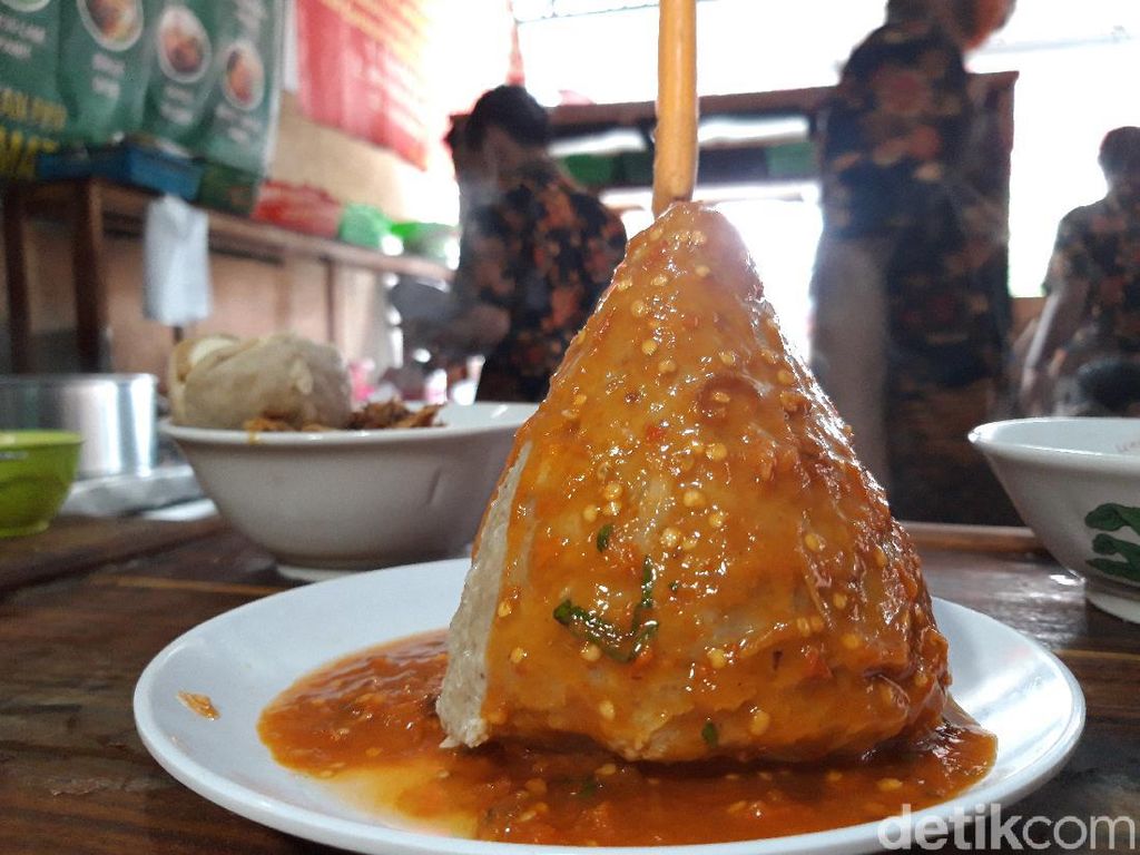 Pedasnya Nampol! Bakso Tumpeng Merapi dari Boyolali Pedasnya Nampol! Bakso Tumpeng Merapi dari Boyolali