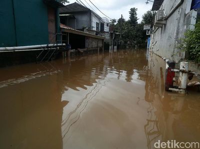 Perumahan Buana Jaya Bekasi Masih Terendam Banjir