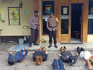 17 Pemuda di Lamongan Digerebek Saat Asyik Pesta Miras 17 Pemuda di Lamongan Digerebek Saat Asyik Pesta Miras