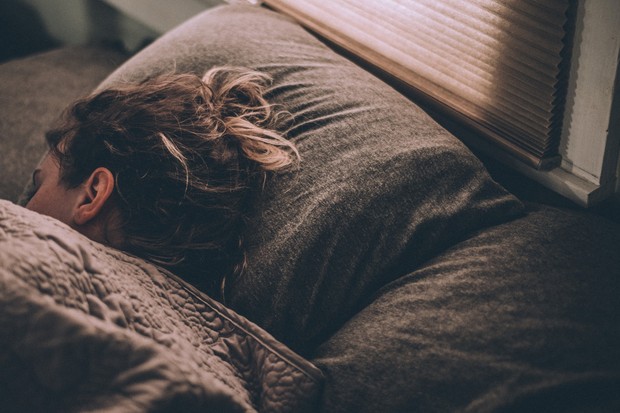 Seorang perempuan yang tengah tertidur/Photo by unsplash.com/@sasekoGregory Pappas Tidur