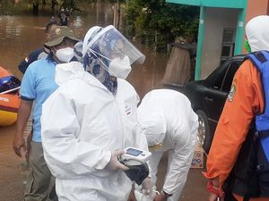 Puskesmas Jatiasih Evakuasi Pasien COVID-19 Usai 2 Hari Terdampak Banjir