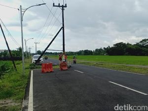 Tiang Listrik yang Berdiri di Tengah Jalan Banyuwangi Telan Korban Jiwa