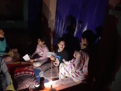 Sejumlah Warga Terdampak Banjir Citarum Pilih Bermalam di Halaman Ruko