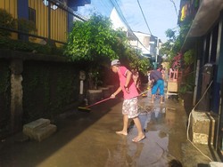 Damkar Jaktim Targetkan Banjir di RW 4 Cipinang Melayu Surut Sore Ini