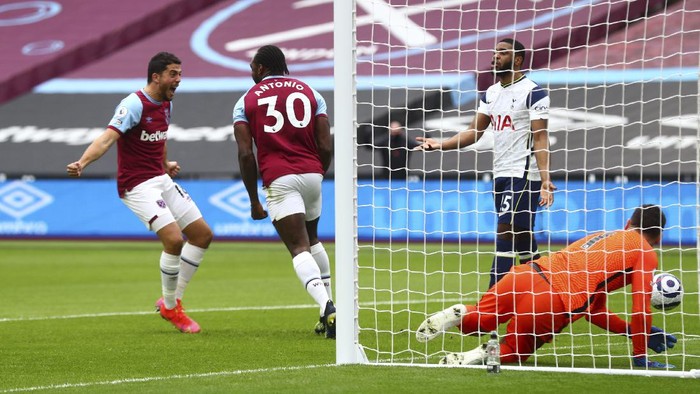 West Hams Michail Antonio, centre, celebrates after scoring his sides opening goal during the English Premier League soccer match between West Ham United and Tottenham at the London Stadium in London, Saturday, Feb. 21, 2021. (Clive Rose/Pool via AP)
