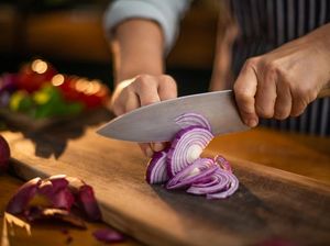 Agar Pisau Awet, Hindari 7 Kesalahan Menggunakan Pisau Berikut