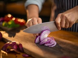 Agar Pisau Awet, Hindari 7 Kesalahan Menggunakan Pisau Berikut