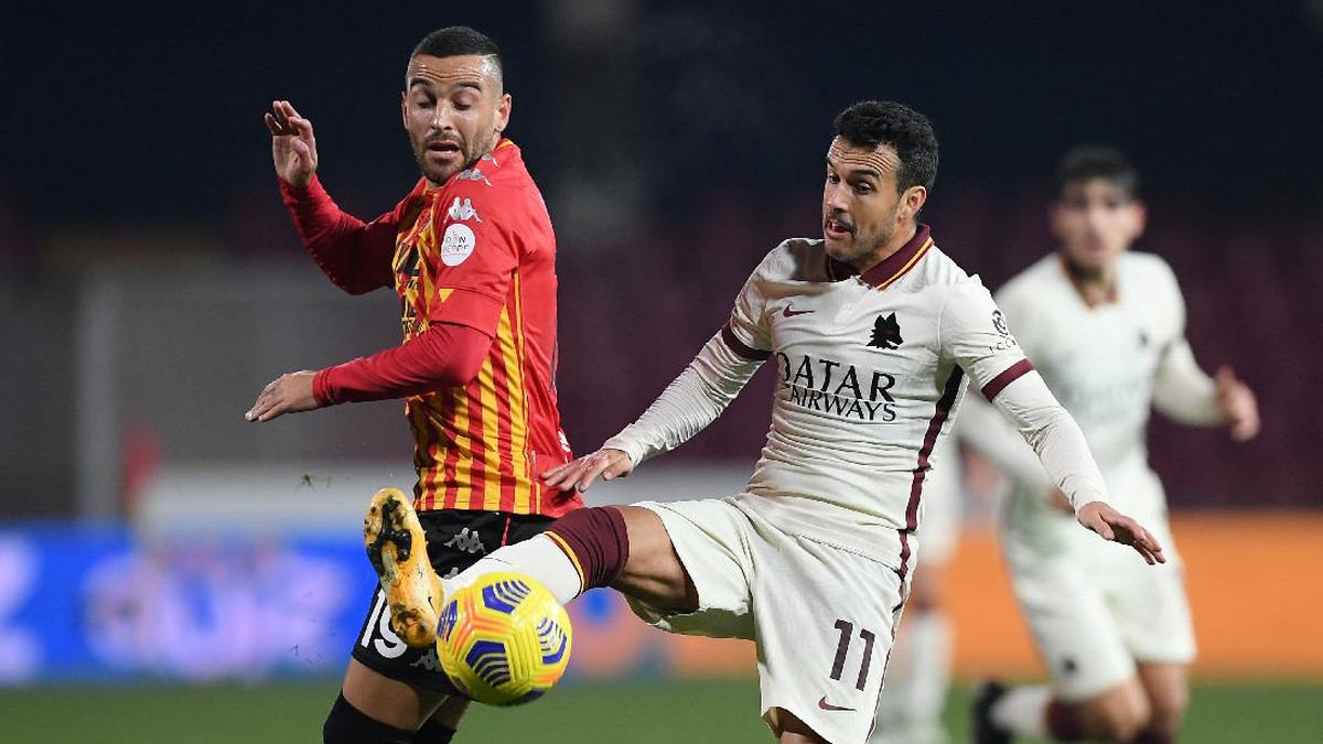 AS Roma ditahan 10 pemain Benevento. (Foto: Getty Images/Francesco Pecoraro)