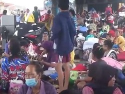 Banjir Belum Surut, Warga Pamanukan Berkerumun di Pengungsian