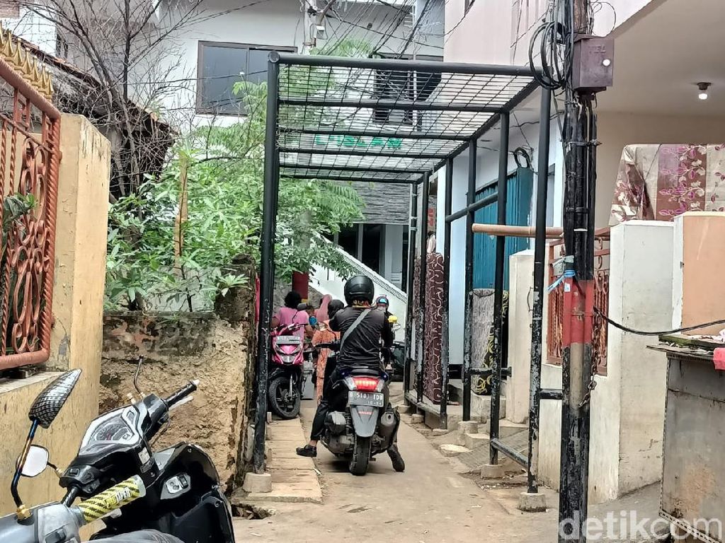 Banjir Kampung Melayu Jaktim Surut, Warga Kembali Beraktivitas Banjir Kampung Melayu Jaktim Surut, Warga Kembali Beraktivitas