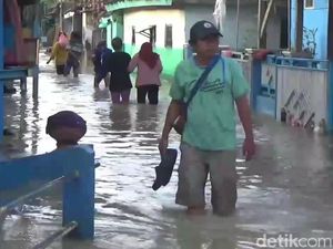 Banjir Subang Belum Surut, Sejumlah Warga Memilih Bertahan di Pengungsian Banjir Subang Belum Surut, Sejumlah Warga Memilih Bertahan di Pengungsian