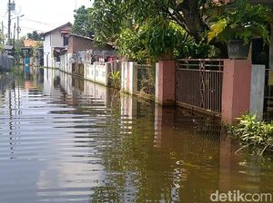 Banjir Masih Rendam Rumah Warga di Pekalongan