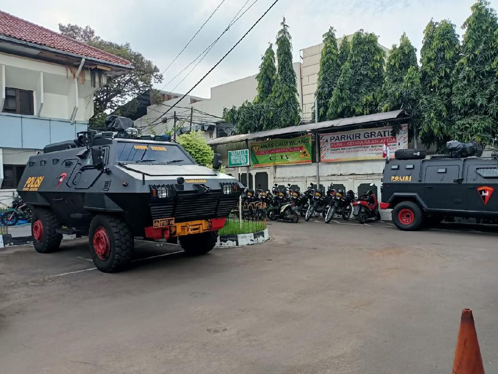 2 Kompi Polisi Amankan Sidang Praperadilan Habib Rizieq di PN Jaksel 2 Kompi Polisi Amankan Sidang Praperadilan Habib Rizieq di PN Jaksel