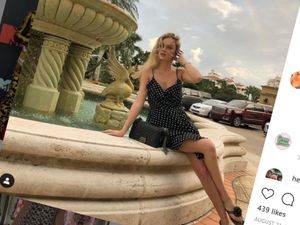 Model Playboy Ini Banting Setir Jadi Tenaga Medis karena COVID-19