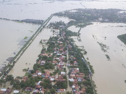 6 Fakta Tanggul Citarum Jebol Bikin Banjir Bekasi Meluas ke 9 Desa