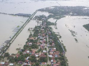 6 Fakta Tanggul Citarum Jebol Bikin Banjir Bekasi Meluas ke 9 Desa 6 Fakta Tanggul Citarum Jebol Bikin Banjir Bekasi Meluas ke 9 Desa