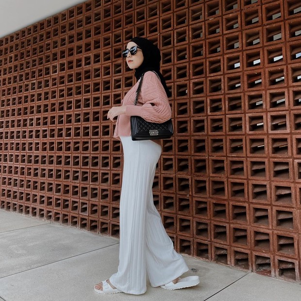 Foto: instagram.com/ameliaelle outfit bumil amelia elle.