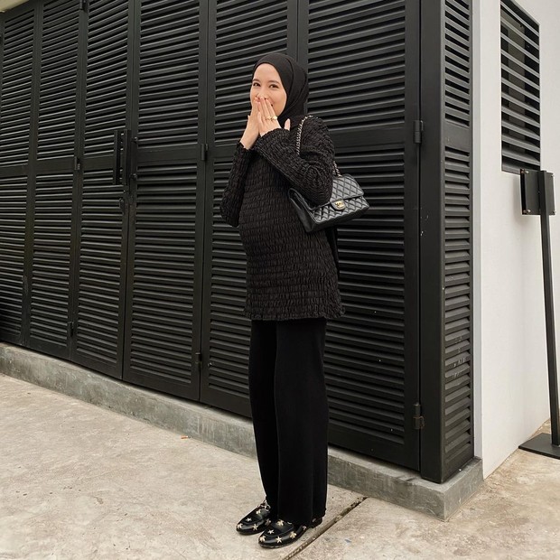 Foto: instagram.com/ameliaelle outfit bumil amelia elle.