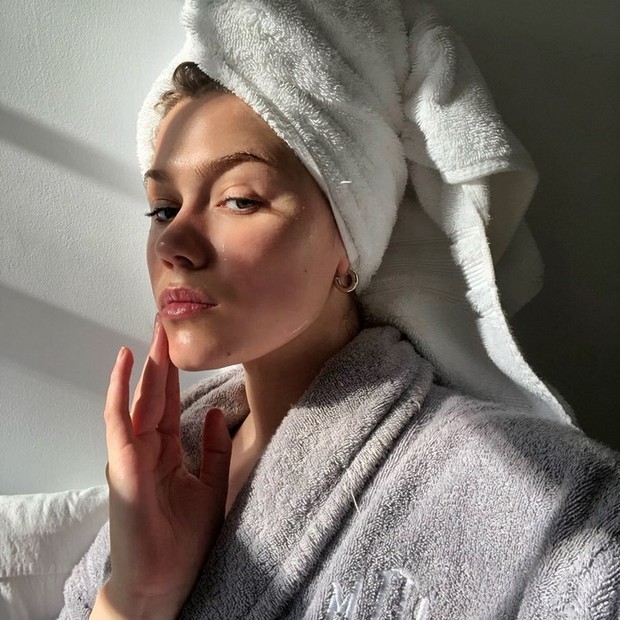 Kesalahan paling umum yang dilakukan banyak orang ketika waxing wajah mereka adalah menerapkan atau menghapusnya dengan tidak benar.