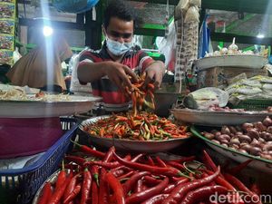Pedagang di Surabaya Sebut Harga Cabai Naik Karena Banyak Bencana