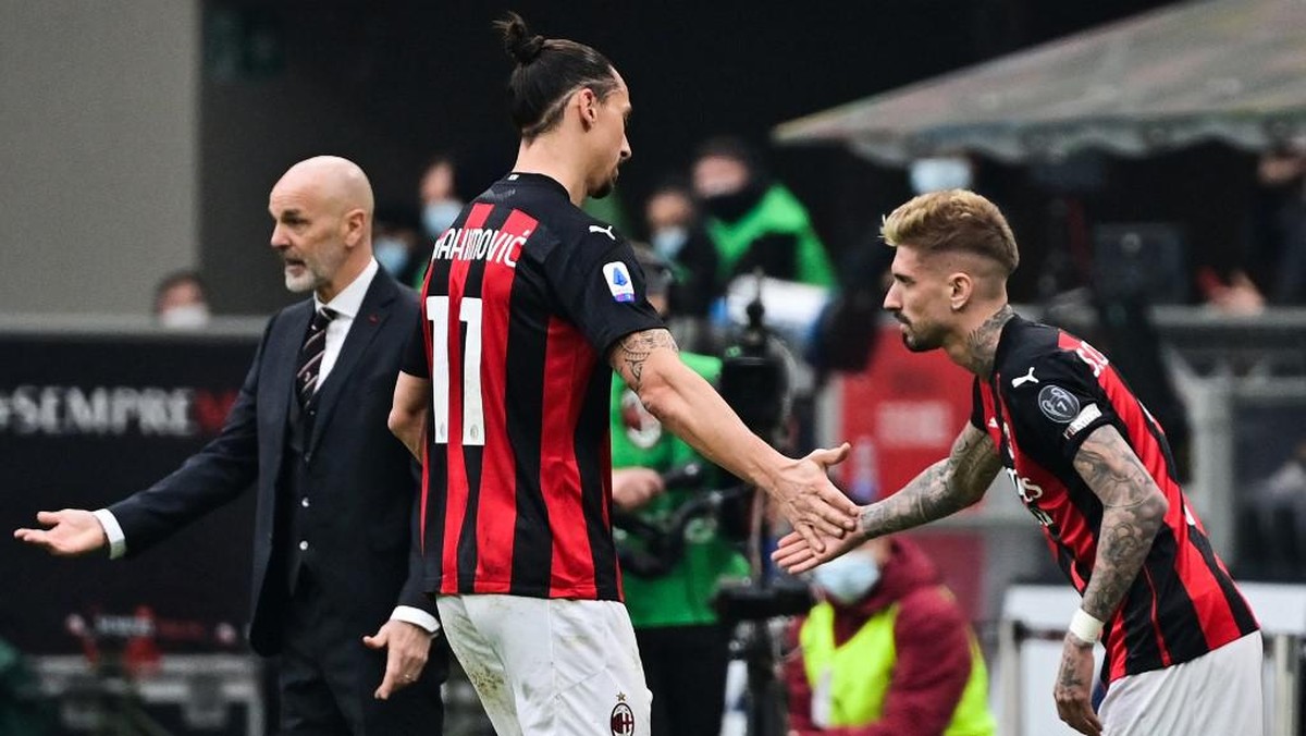 Zlatan Ibrahimovic diledek mantan bintang Inter Milan usai kekalahan AC Milan 0-3. (Foto: AFP/MIGUEL MEDINA)