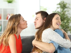 Wanita Ini Terima Rp 2,9 M  dari Pelakor, tapi Tolak Ceraikan Suami