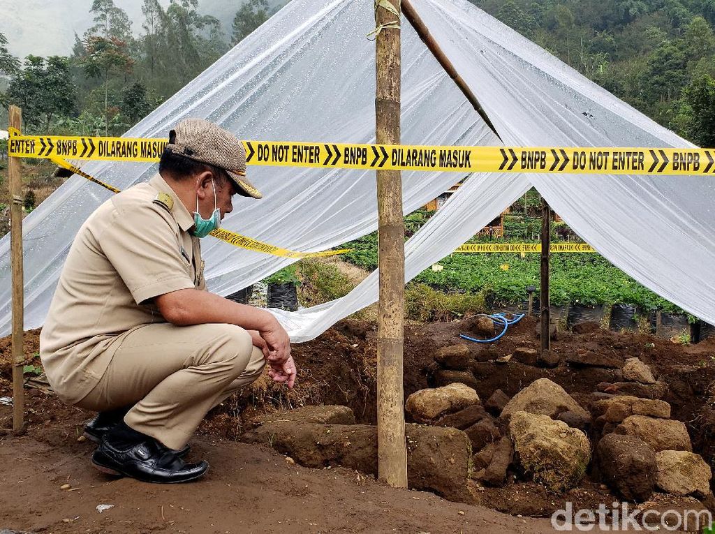 Situs Bangunan Kuno di Lereng Bromo, Diduga dari Kerajaan Singasari Situs Bangunan Kuno di Lereng Bromo, Diduga dari Kerajaan Singasari