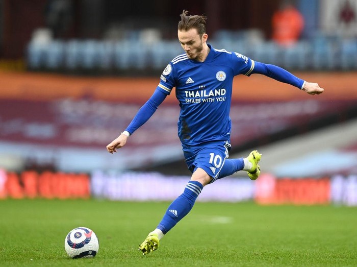 BIRMINGHAM, ENGLAND - FEBRUARY 21: James Maddison of Leicester City shoots during the Premier League match between Aston Villa and Leicester City at Villa Park on February 21, 2021 in Birmingham, England. Sporting stadiums around the UK remain under strict restrictions due to the Coronavirus Pandemic as Government social distancing laws prohibit fans inside venues resulting in games being played behind closed doors. (Photo by Michael Regan/Getty Images)